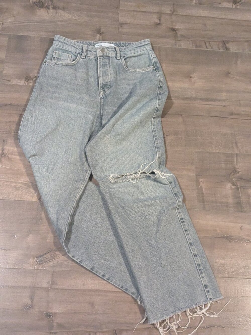 Zara High Rise Wideleg Jeans with Rip - Picture 4 of 16